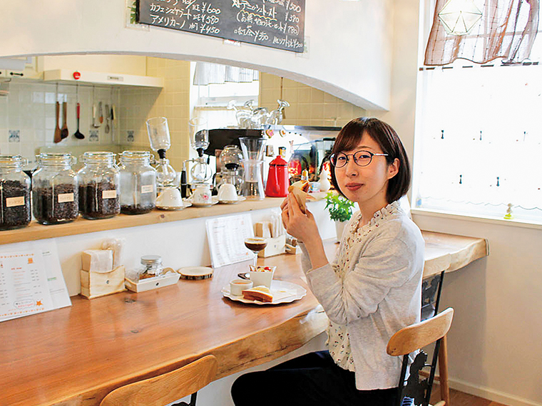 木のぬくもりある店内で、ゆったり食事を楽しめる♪