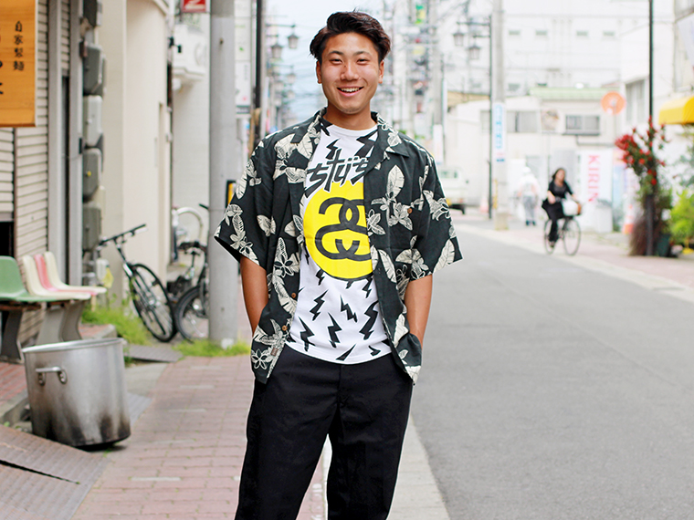 アロハ3,218円、Tシャツ「STUSSY」4,298円、ワークパンツ「Dickies」2,138円