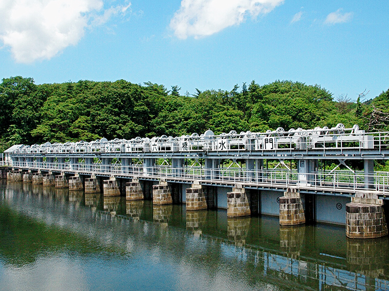 安積開拓・安積疏水開さく事業のシンボル的構造物「十六橋水門(じゅうろっきょうすいもん)」
