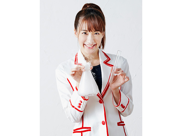 "科学のお姉さん"の五十嵐美樹さん。おもしろかわいい、踊れるサイエンスショーを披露!