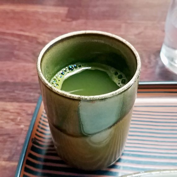 あたたかい緑茶の心配りがありがたい