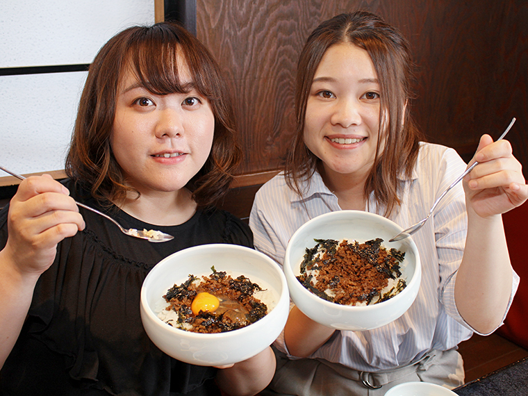 まだお腹が満たされない2人を見て、まかないメニューを食べさせてくれました