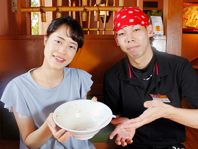 無事完食！記念に店長とパシャリ