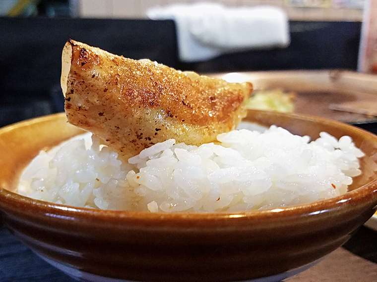 餃子オンライスはどことなく伊達政宗の兜のような勇ましさ