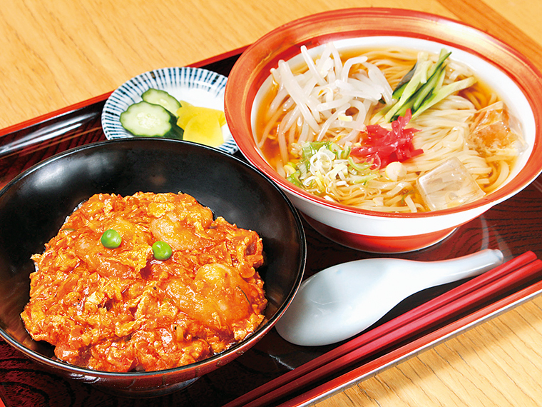 「チリたま丼と冷たいラーメンセット」（700円）※2019年9月1日（日）〜30日（月）提供