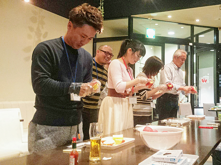 前回はリンゴ皮むき＆早食い競争を実施。今回は立食を中心としたイベントの予定