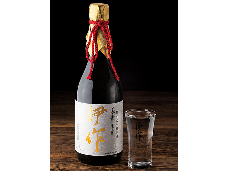 純米大吟醸原酒「伊作」贈答用桐箱（720ml・税別5,000円）