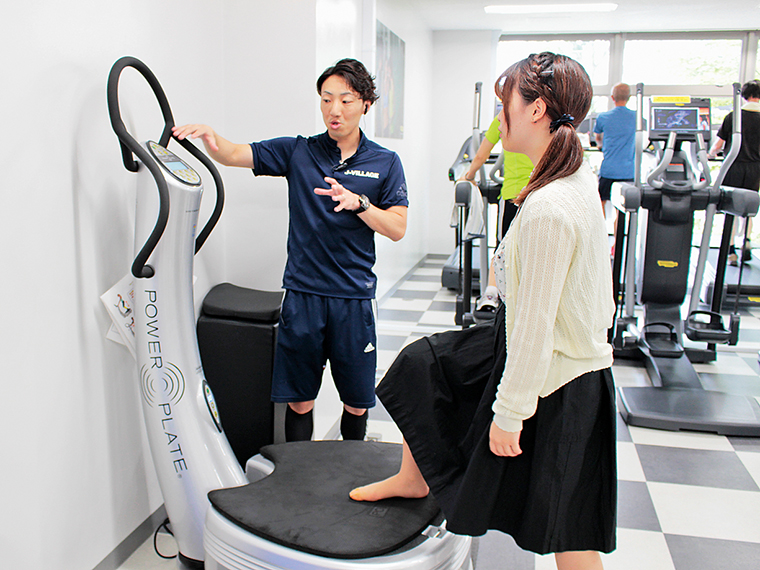 トレーニングジムでは多様な用途がある機械を体験できる