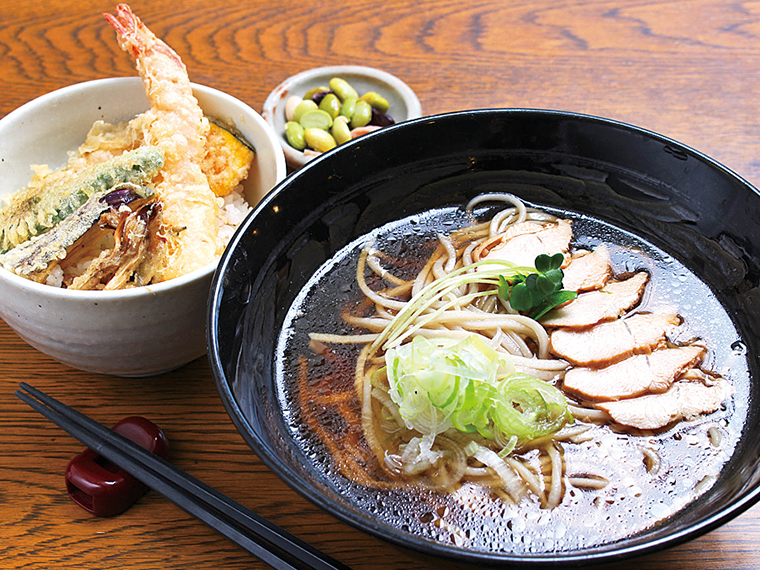 「肉そば天丼セット（二八）」（980円）