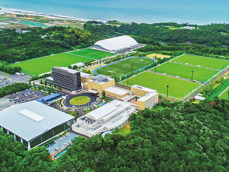 敷地は、なんと東京ドーム10個分の広さ!ホテルや、ジム、フィールドなどがある