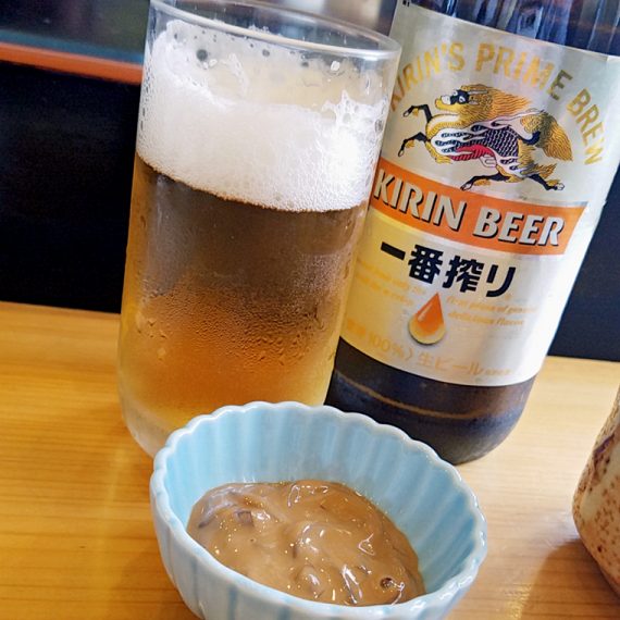 板前さんの手捌きに見惚れつつビールが進みます