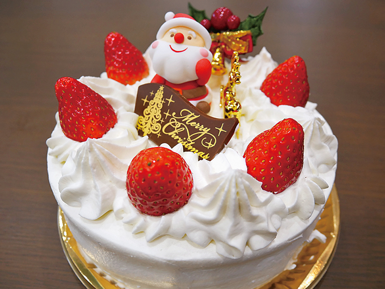 『カフェ・ド・ルポ』の「クリスマスケーキ」5号・3,300円、6号・4,200円、7号・5,500円、8号・7,800円　※予約限定商品（予約期間は～2019年12月20日（金）、受取は12月22（日）～25日（水））　※シャンメリーサービス対象