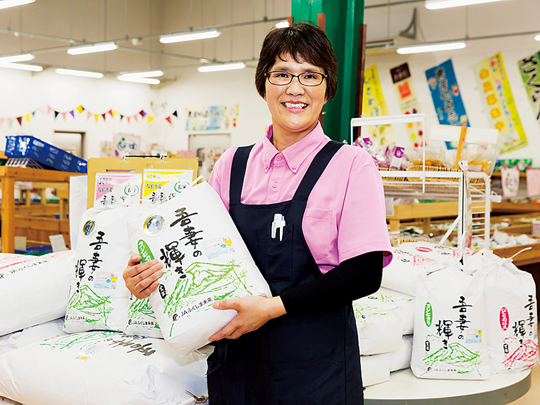 「吾妻の輝き〈雪うさぎ〉」は5㎏・2,100円から。品質にこだわりブランド化された極上米