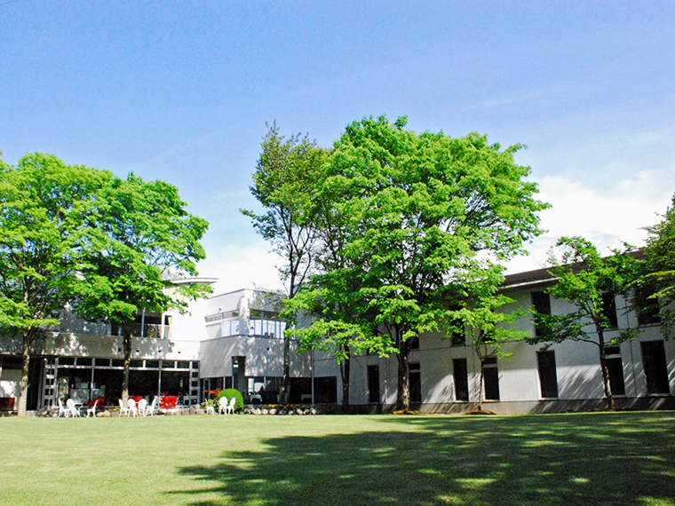 泉崎村の広大な敷地の中にある施設