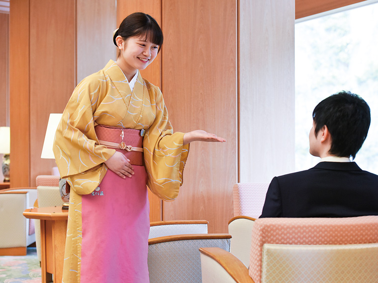 丁寧でにこやかな接客を心掛けているという中村萌恵さん