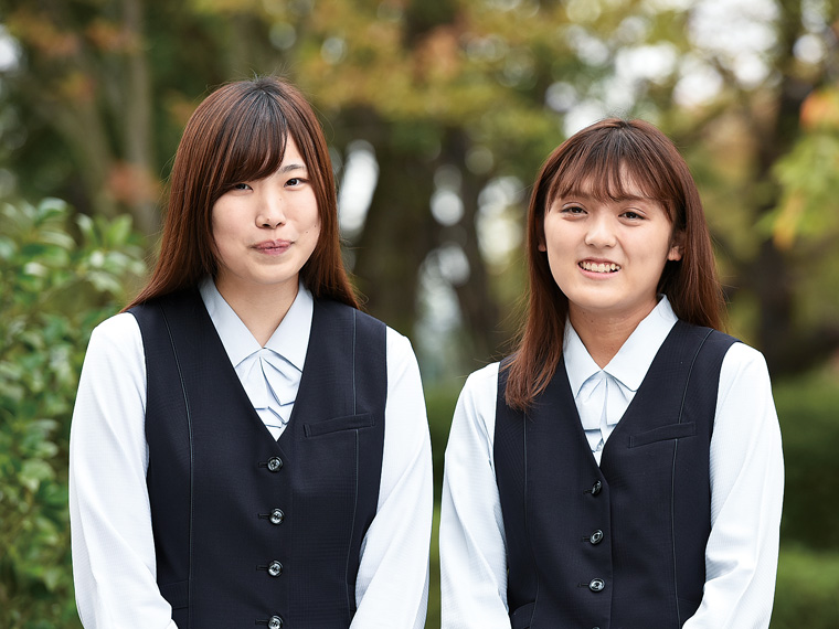 営業部・大槻優香さん(2018年入社)/総務部・澤井美衣菜さん(2018年入社)