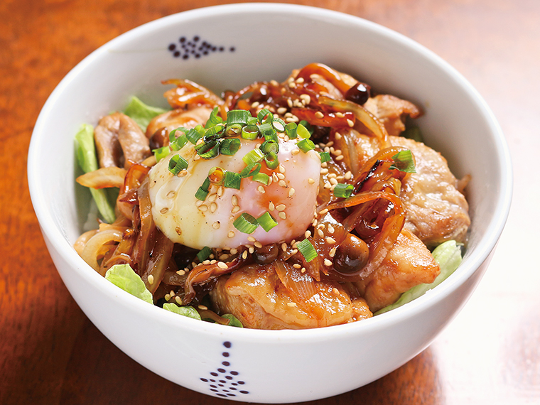 「ラヂウム玉子の親子丼」(1,050円)。前菜、スープ、ドリンクが付く