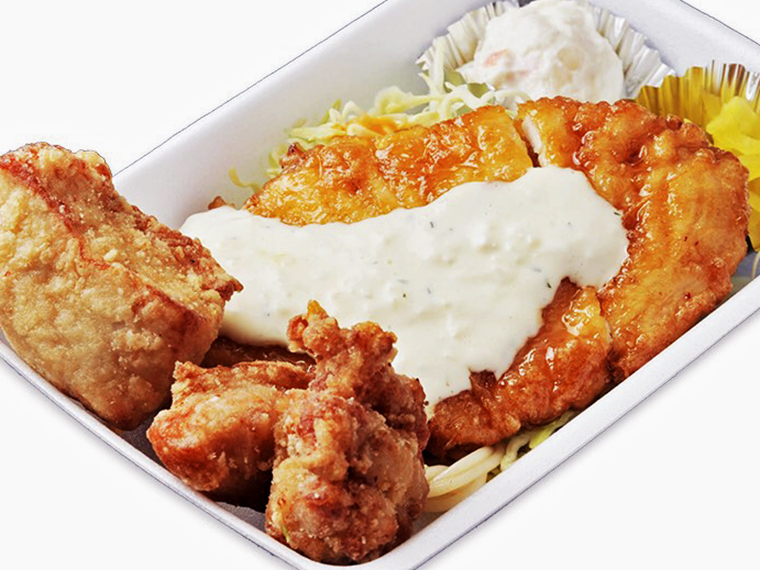 「鶏笑弁当」(700円)。ライスの大盛りは無料で、米は「天のつぶ」を使用