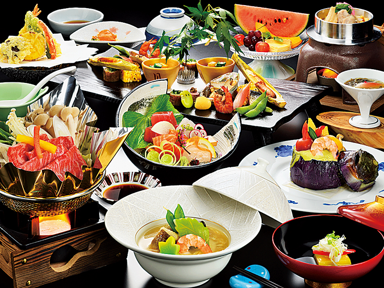 季節感も大切に、一品一品丁寧に仕上げられた料理の一例(写真提供/栄楽館)