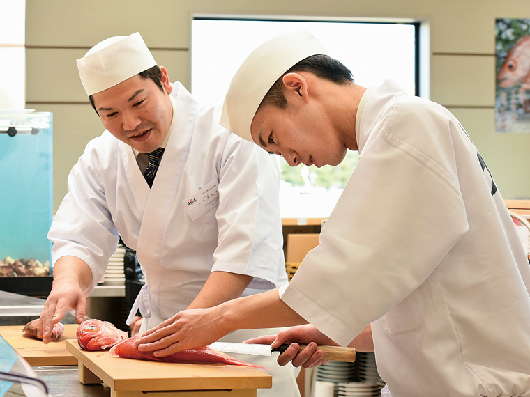 調理経験がない人でも、先輩が日々指導してくれるから着実に技術が身に付く
