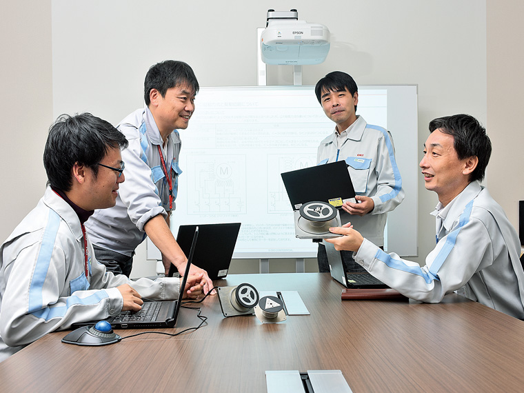 部門を越えて、どんな製品を作るかアイデアを出し合い開発を進めていく