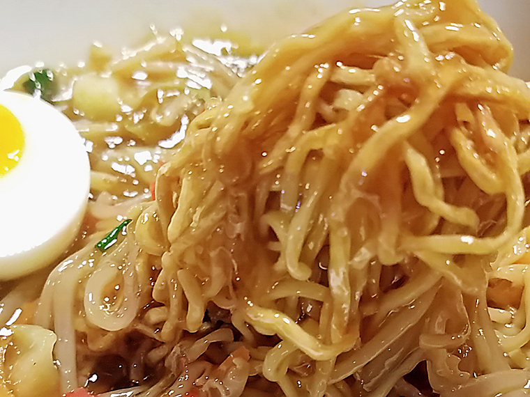 餡と絡むために生まれてきた小麦なんじゃないかとさえ思える麺