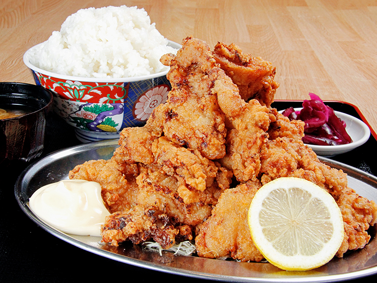 1日10食限定「富士からあげ定食」(900円+ご飯特盛200円)