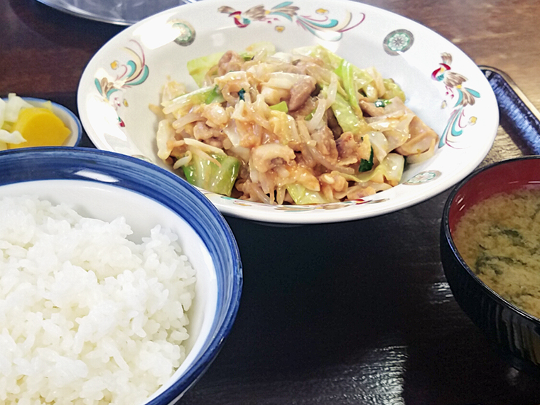 「ホルモン炒め定食」（660円）