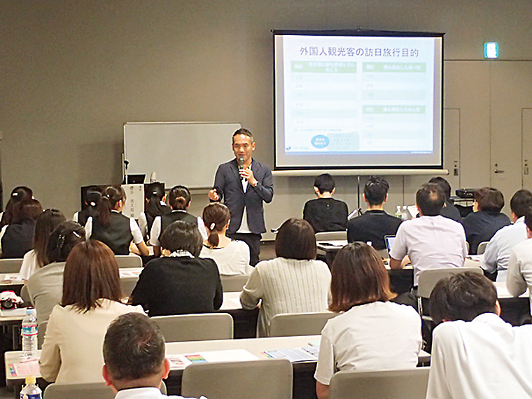 座学や体験などをしながら学ぶ
