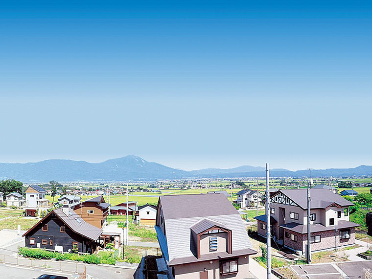 周辺には温泉施設やスポーツ公園、ワイナリーがある吹上台住宅団地