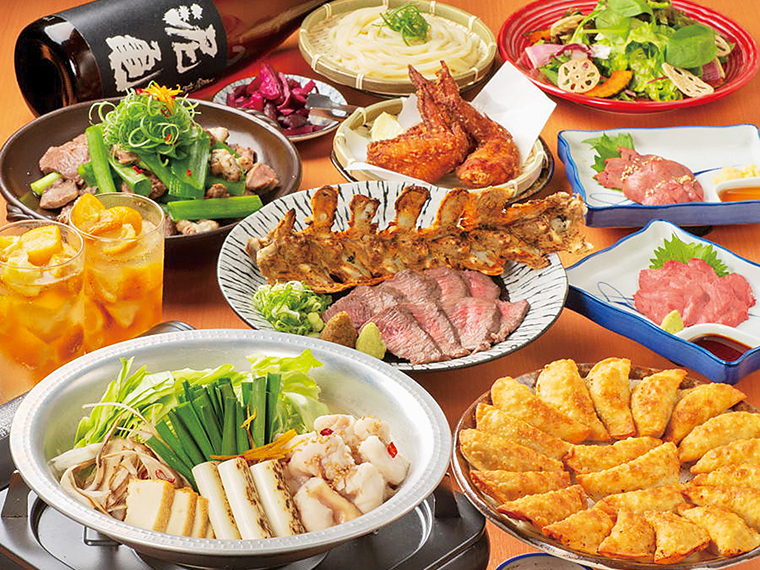 ボリューム満点!2時間飲み放題付き5,000円コースの一例。 名物料理が全部味わえる