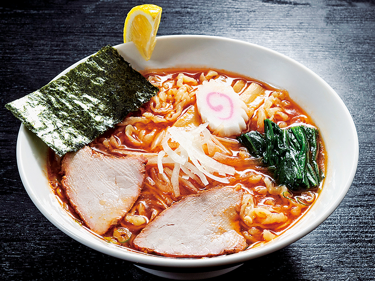 地元民に愛される「じゃずめん」の「トマト中華」(780円)。鶏ガラスープに特製のトマトダレが絶妙に合う