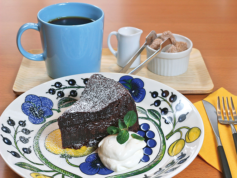 5【ワインブティック&ベーカリーカフェ midi(ミディ)】ミディパティシエのケーキセット(通常825円)