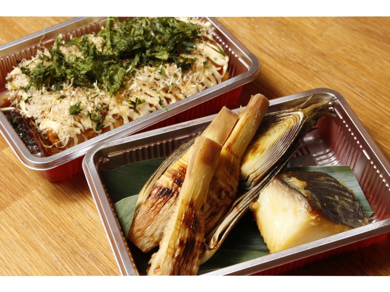 「銀たら西京焼きと焼たけのこの盛合せ」(手前)、「明太子とチーズのとん平焼き」