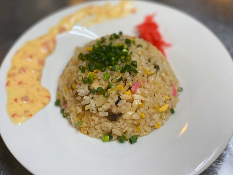 【自家製麺 くをん】肉飯、餃子など