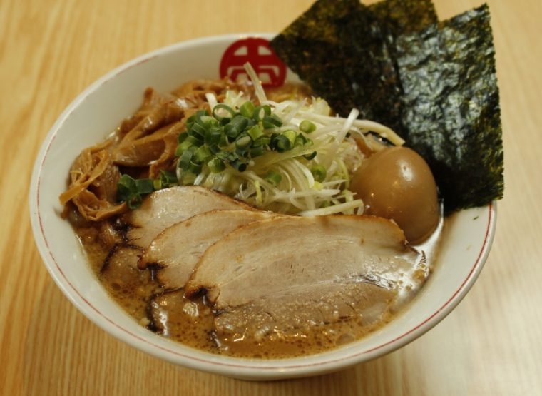 【完熟らーめん 本丸　本店／二本松店】ラーメン、餃子など