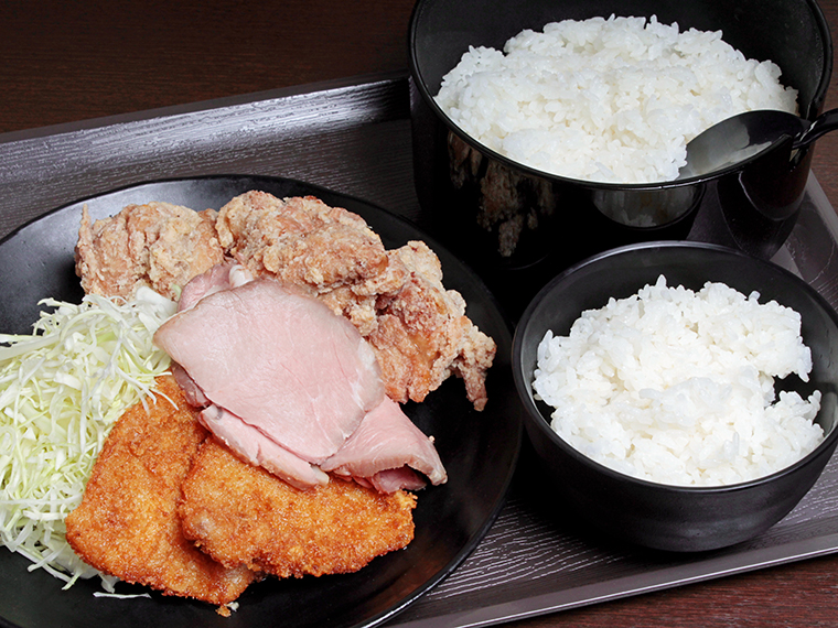 「誠門定食」（780円）。まさかのおひつごはん！