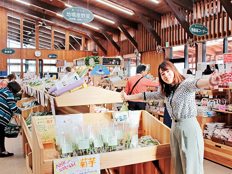 新鮮な野菜やくだものが並ぶ直売所