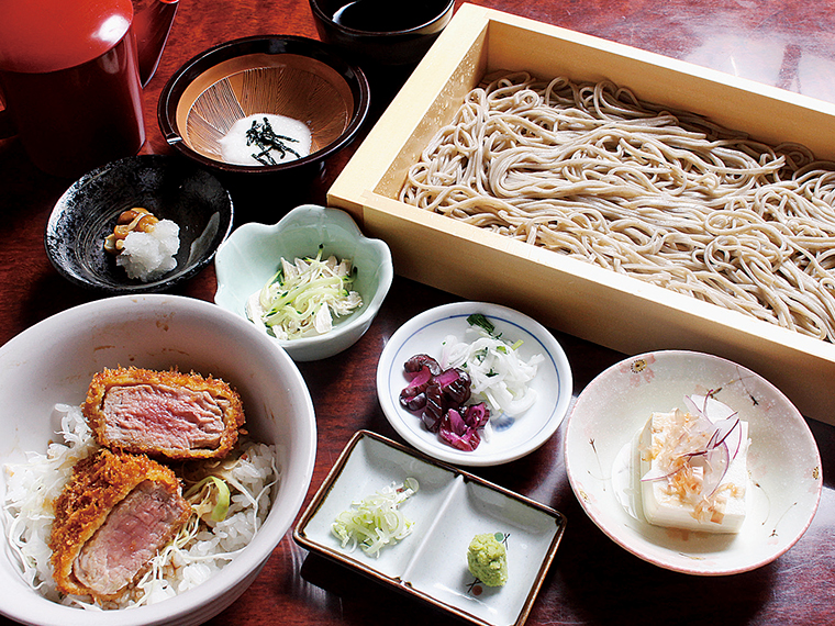 「ソースかつ丼・板そばセット」（1,100円）