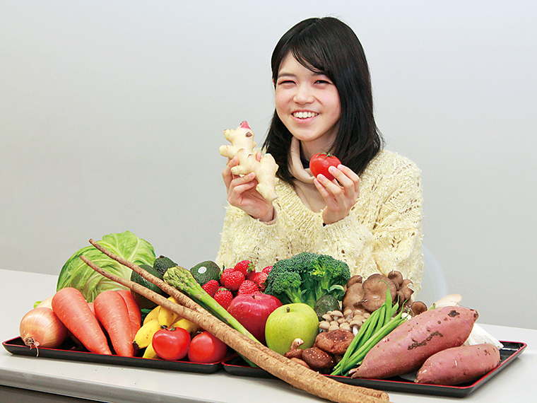 食生活アドバイザーなどの資格を持つ学生スタッフさん。2時間集中講座を受けるだけで資格認定が可能。カード型の認定証ももらえる