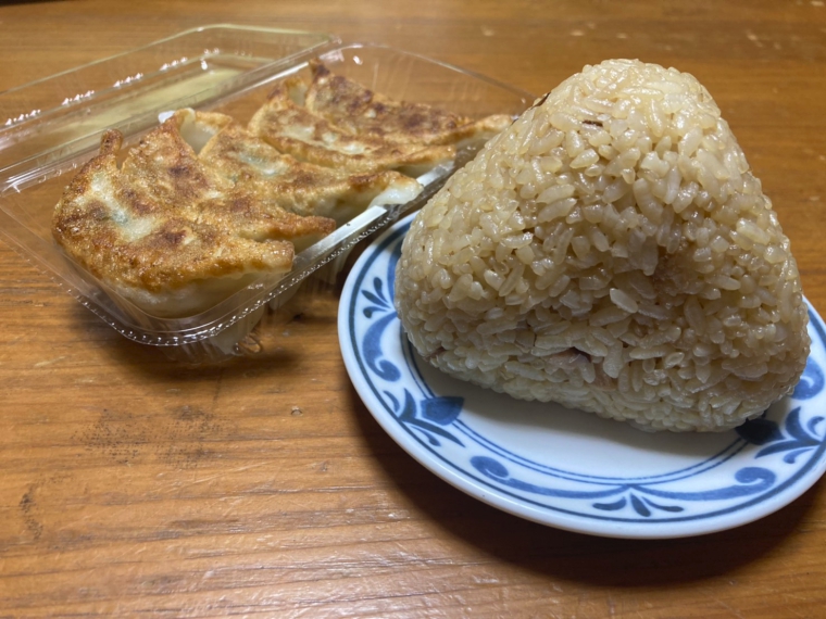 【煮豚亭 砂馬（ざば）　森合本店】餃子、おにぎりなど