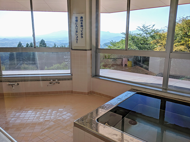 千貫森でハイキングした後にひとっ風呂浴びて帰る人も多いという