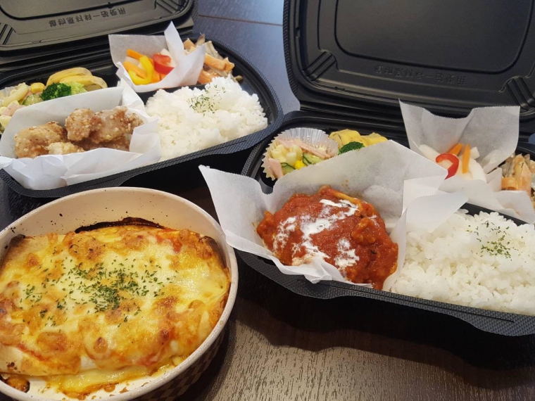 【カフェ 三日月】日替わり弁当、エンチラーダなど