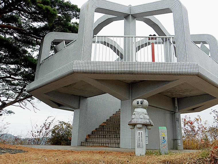 UFOとの遭遇をにおわせる「コンタクトデッキ」もある