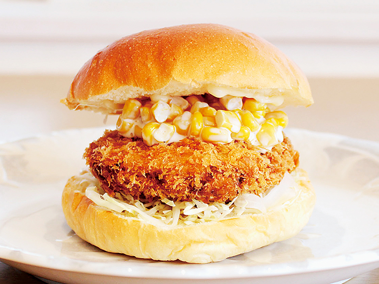 桑折町で行われる「ふくしまバーガーサミット」にも出品した「ポーポーメンチバーガー」(550円)