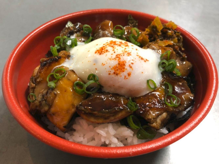 地鶏炭火焼丼