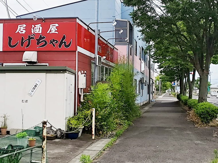 情熱的な赤い外観に食欲も燃え上がります