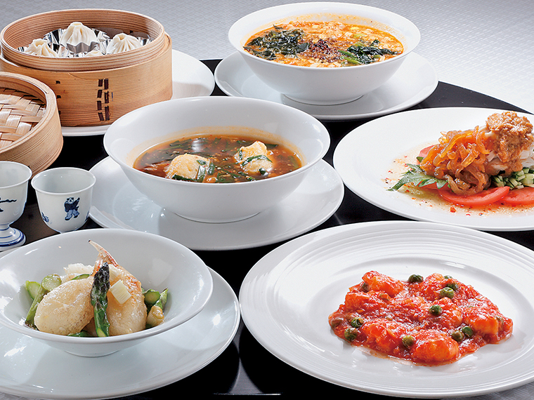 料理7品が付く5,500円飲み放題(2時間)コースの料理の一例。予算に応じて料理内容の相談も可能