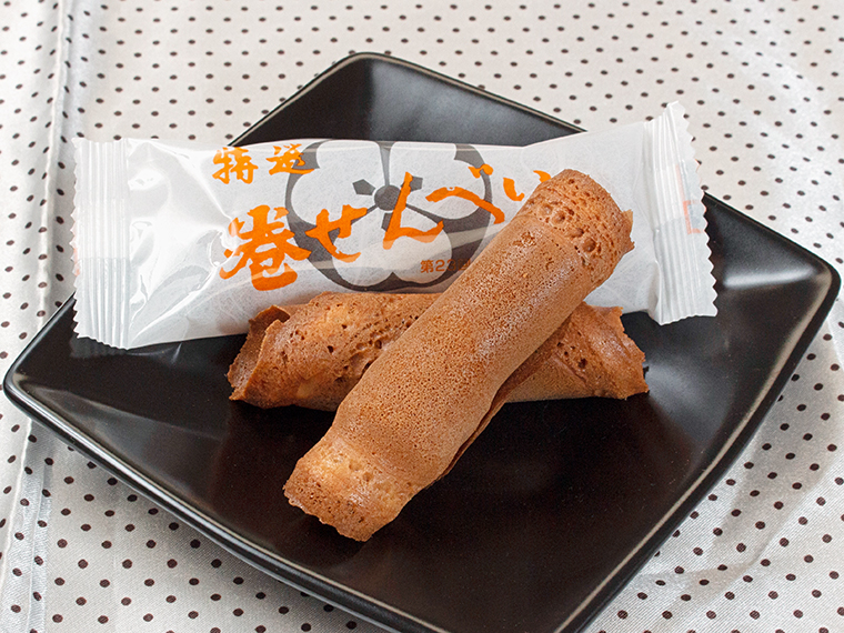 「巻せんべい 」(9本入・324円~)