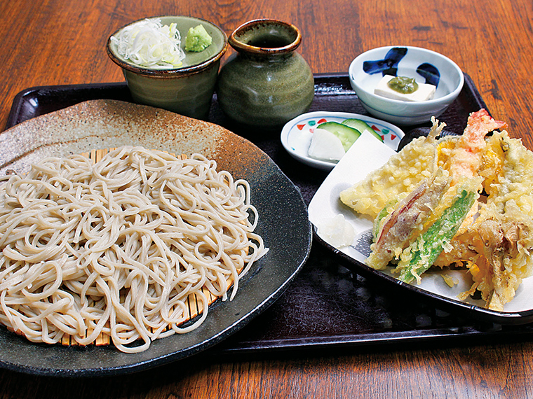 「手打ち天ざるそば(十割)」(1,450円)※なくなり次第終了